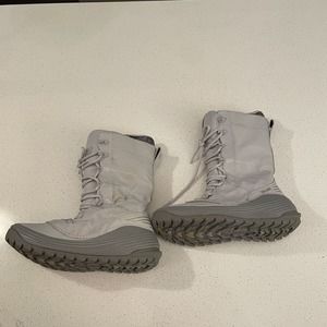Teva Women’s Jordanelle Winter Snow Boots Removable Thinsulate Liner Size 5 Ski